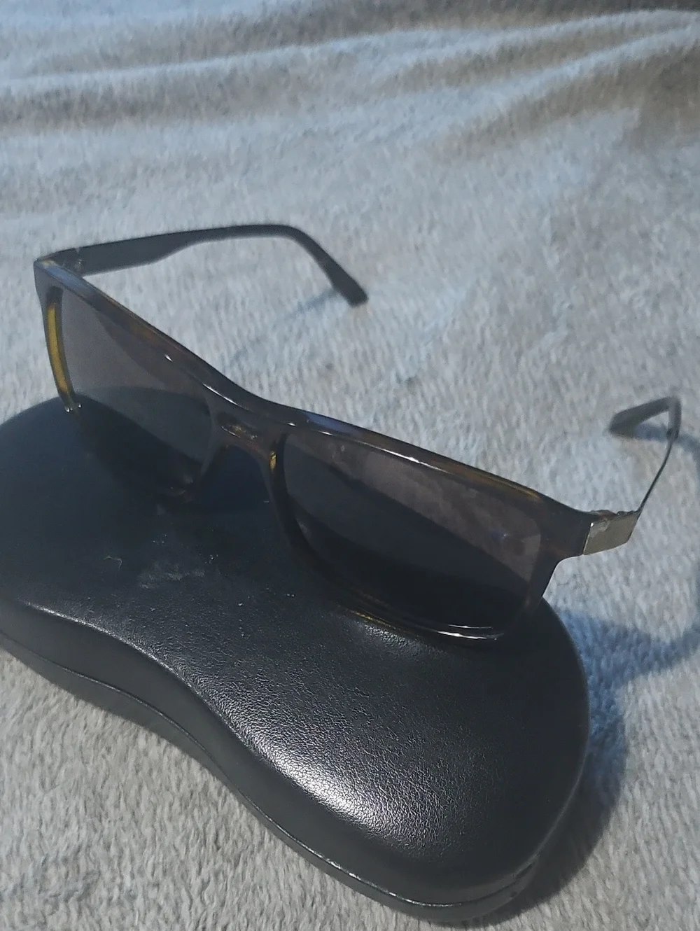 Gucci Model Number: GG 1588/S Unisex Designer Sunglasses